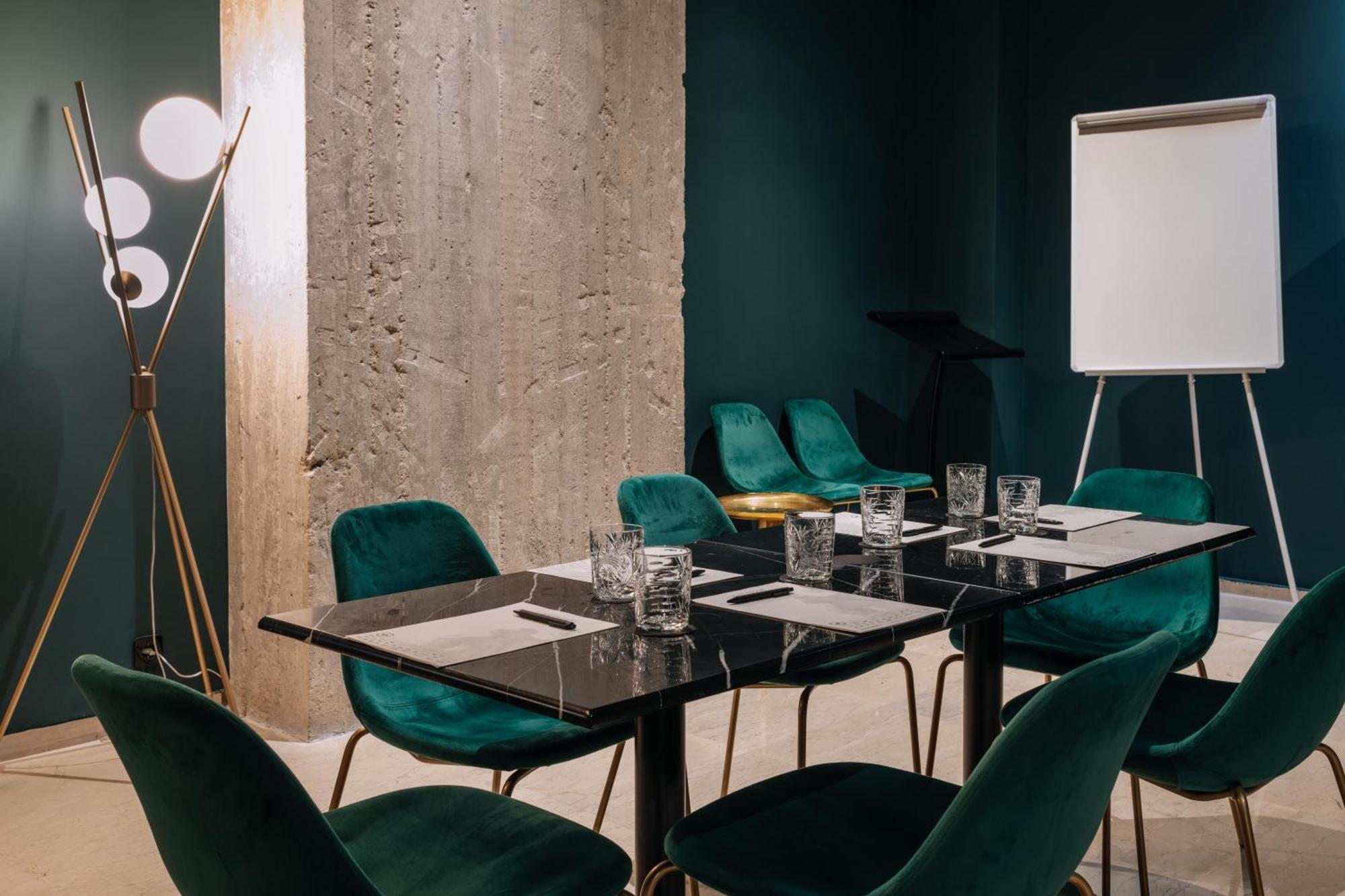 Skylark, Aluma Hotels & Resorts Атина Екстериор снимка